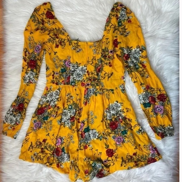 ⭐️Zaful, Forever Young, Yellow Floral Romper,So Cute, Excellent Condition Size 6 - Picture 5 of 13